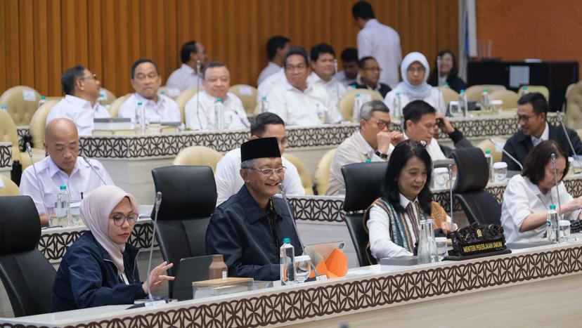 Kepala BPIW Dampingi Menteri PU dalam Raker Komisi V DPR RI Evaluasi Infrastruktur Pasca Lebaran