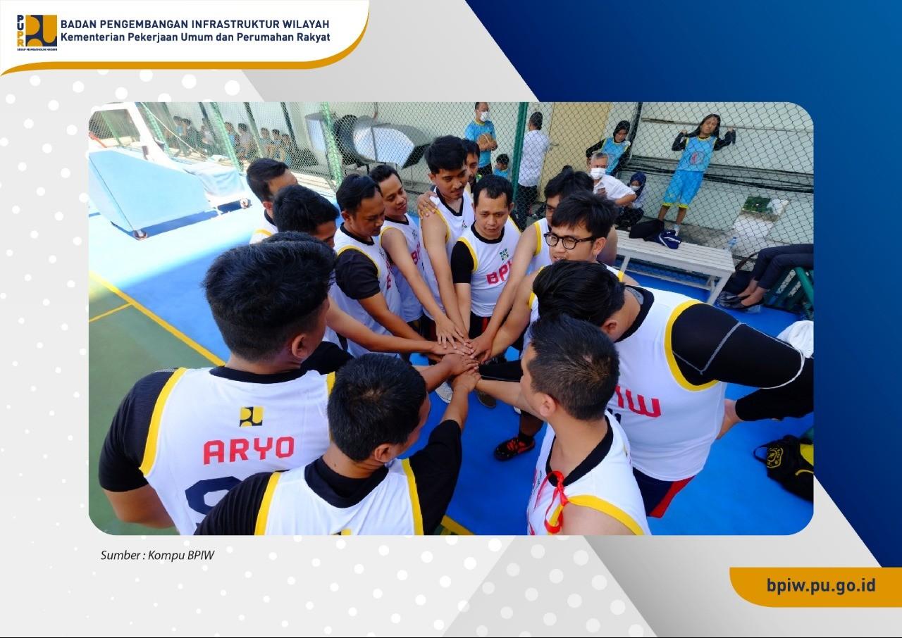 Bertanding Sengit, Tim Basket BPIW Ramaikan Kejuaraan Basket Peringatan Hari Bakti PU