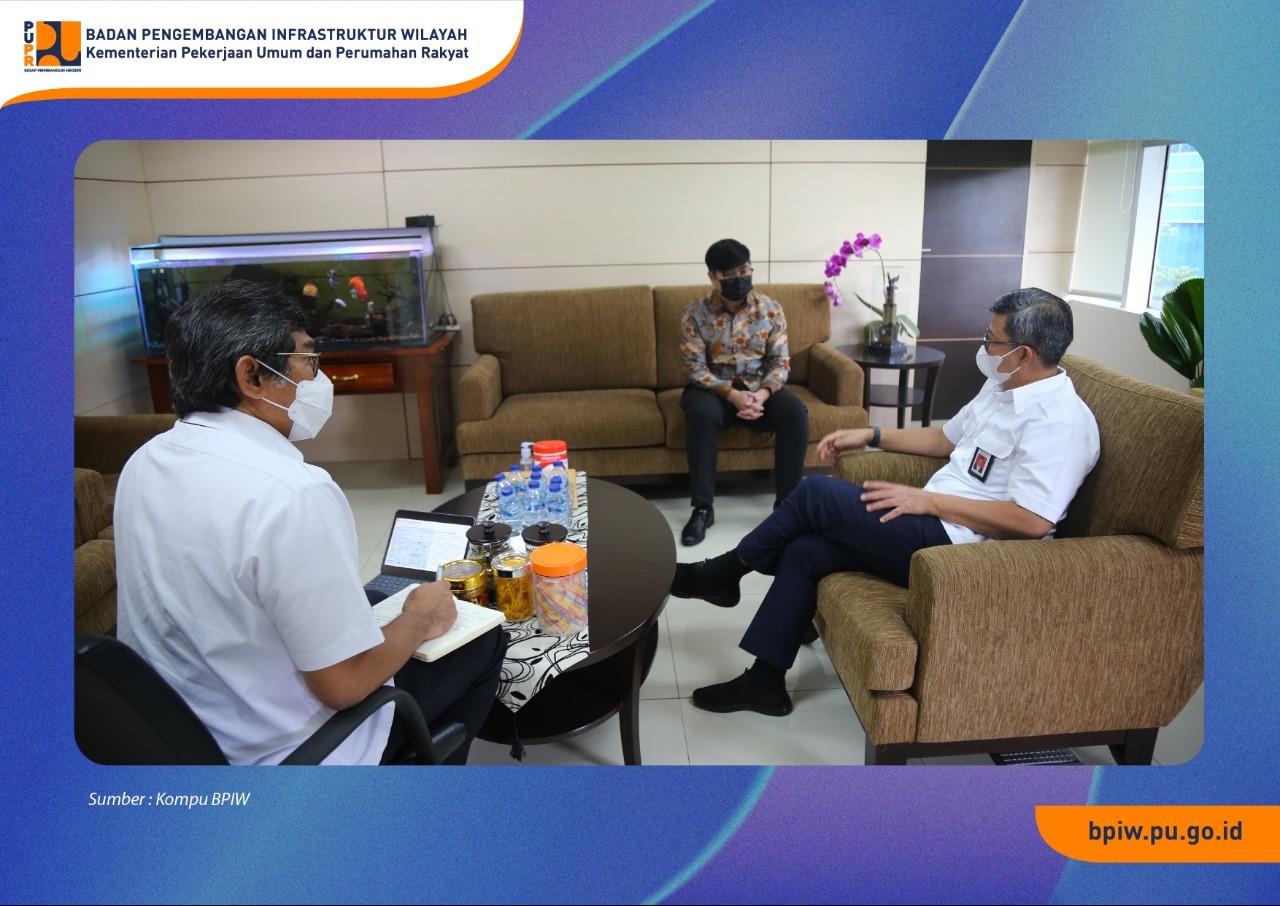 Kepala BPIW Jelaskan Mengenai Infrastruktur PUPR dan Peran BPIW, Saat Menerima Kunjungan Second Secretary Kedutaan Besar Republik Singapura