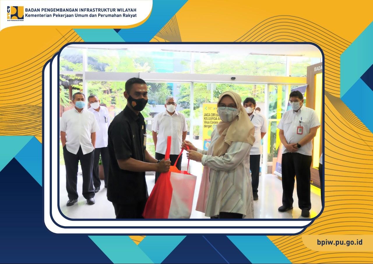 DWP BPIW Beri Bantuan Pegawai yang Terkena Banjir 